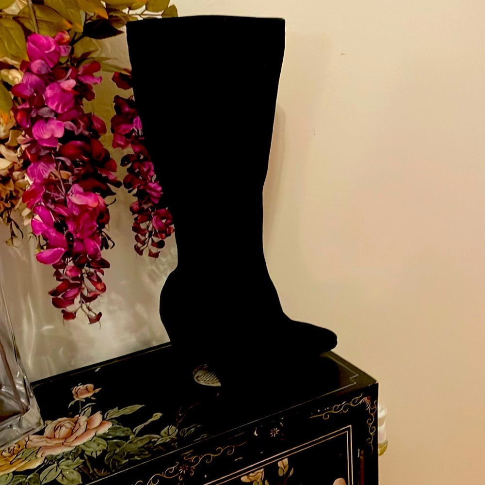 Velvet boots